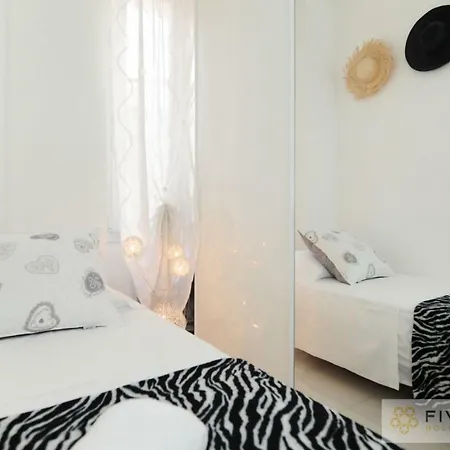 Mini Bijou - Five Stars House דירה ניס