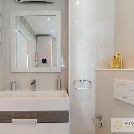 Mini Bijou - Five Stars House *